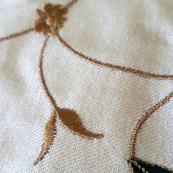 NWOT Table Runner Multicolor  Embroidered Beautiful Floral Design. 71/14 Inches - Picture 10 of 12